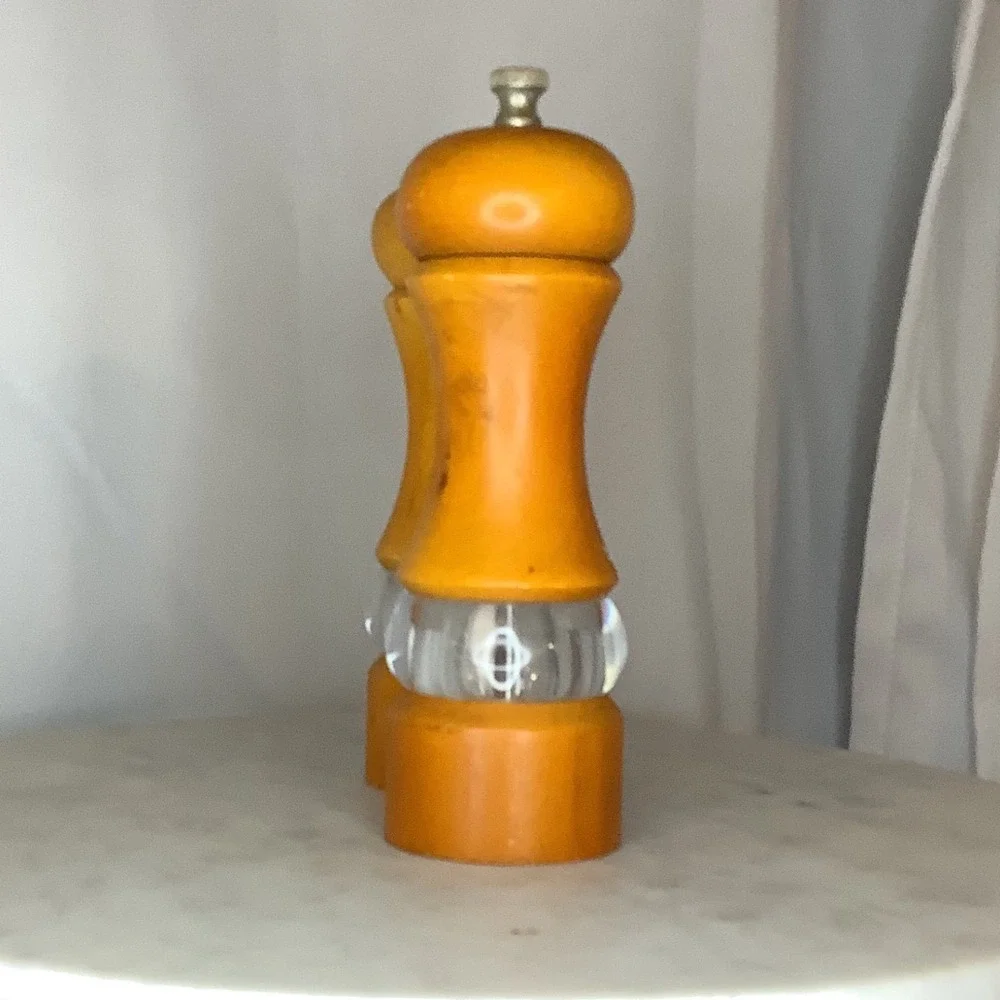 ODIE THOMPSON Salt &‎ Pepper Grinder Set Wood Lucite Vintage Kitchen Decor